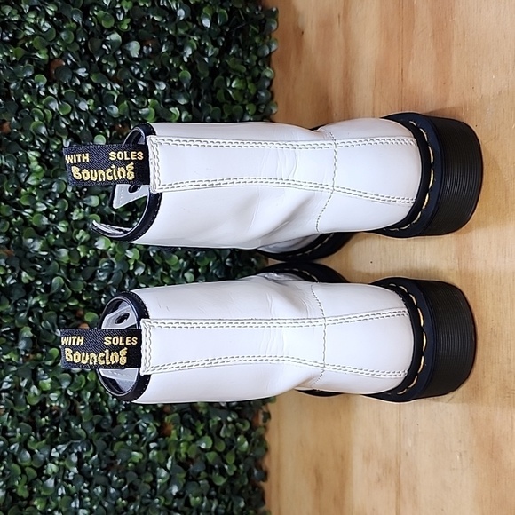 Dr. Martens 1460 Patent Leather Lace Up Boots | Size: 7 Womens | White - Picture 4 of 7